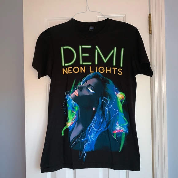 Demi Lovato Tour Shirt - Picture 1 of 4